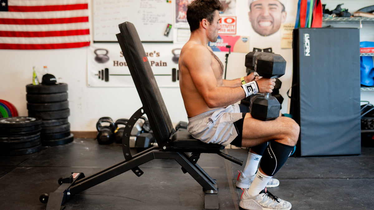 A dual handle lets you shift positions fast, without breaking your rhythm between sets.