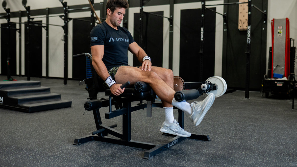 Plate-loaded sleeves on the leg combo